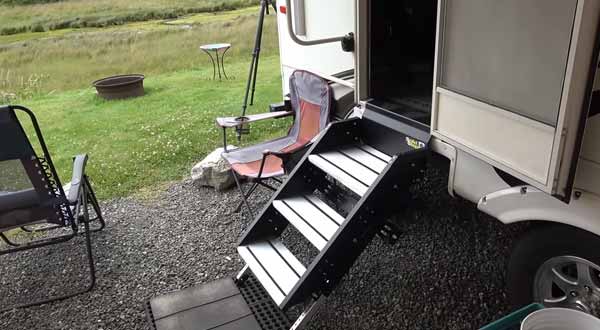 The Step By Step Method of Retracting RV Steps